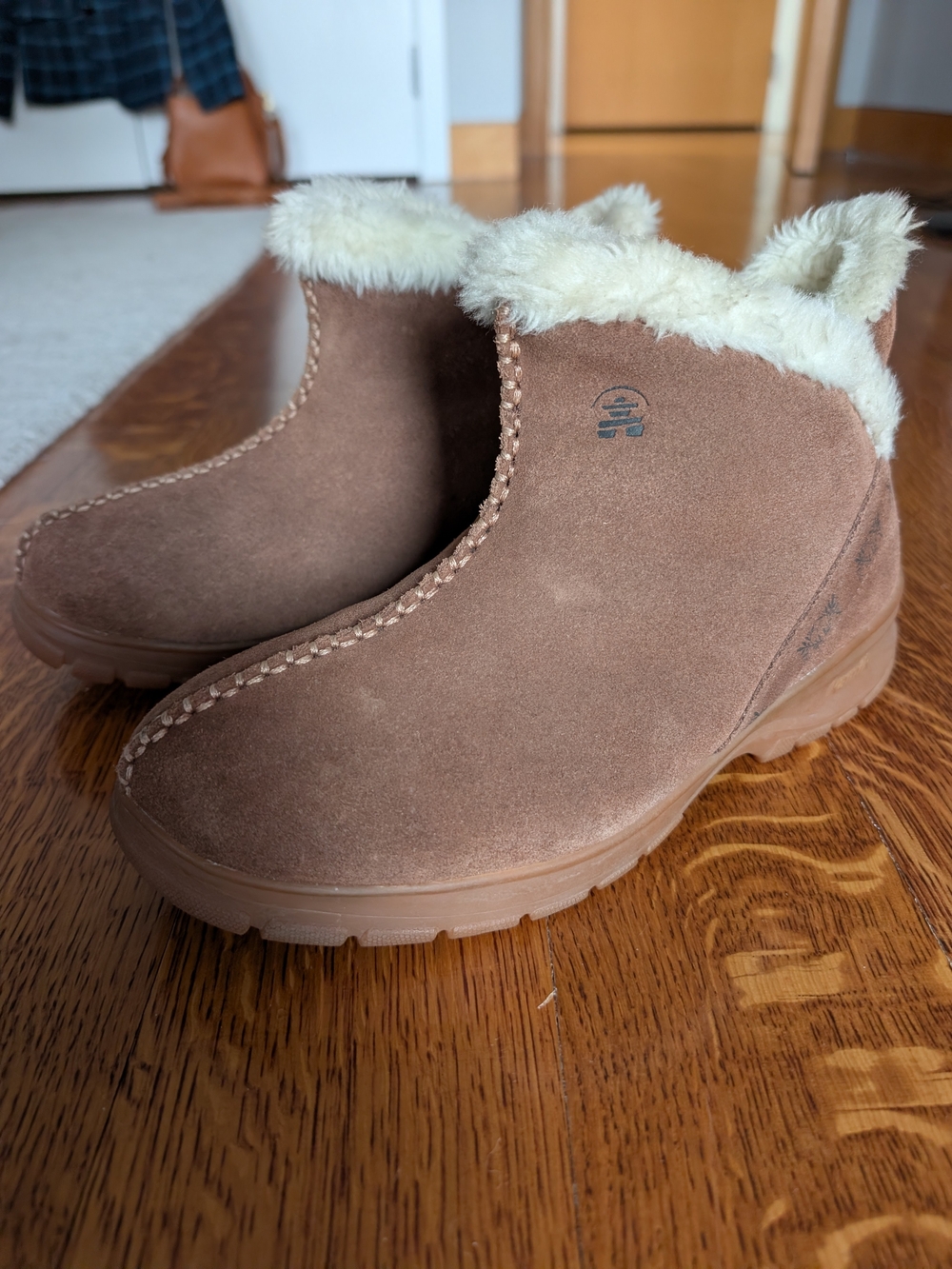 Kamik Brown Ankle Booties Suede Faux Fur Lining Thinsulate Waterproof Women's 9